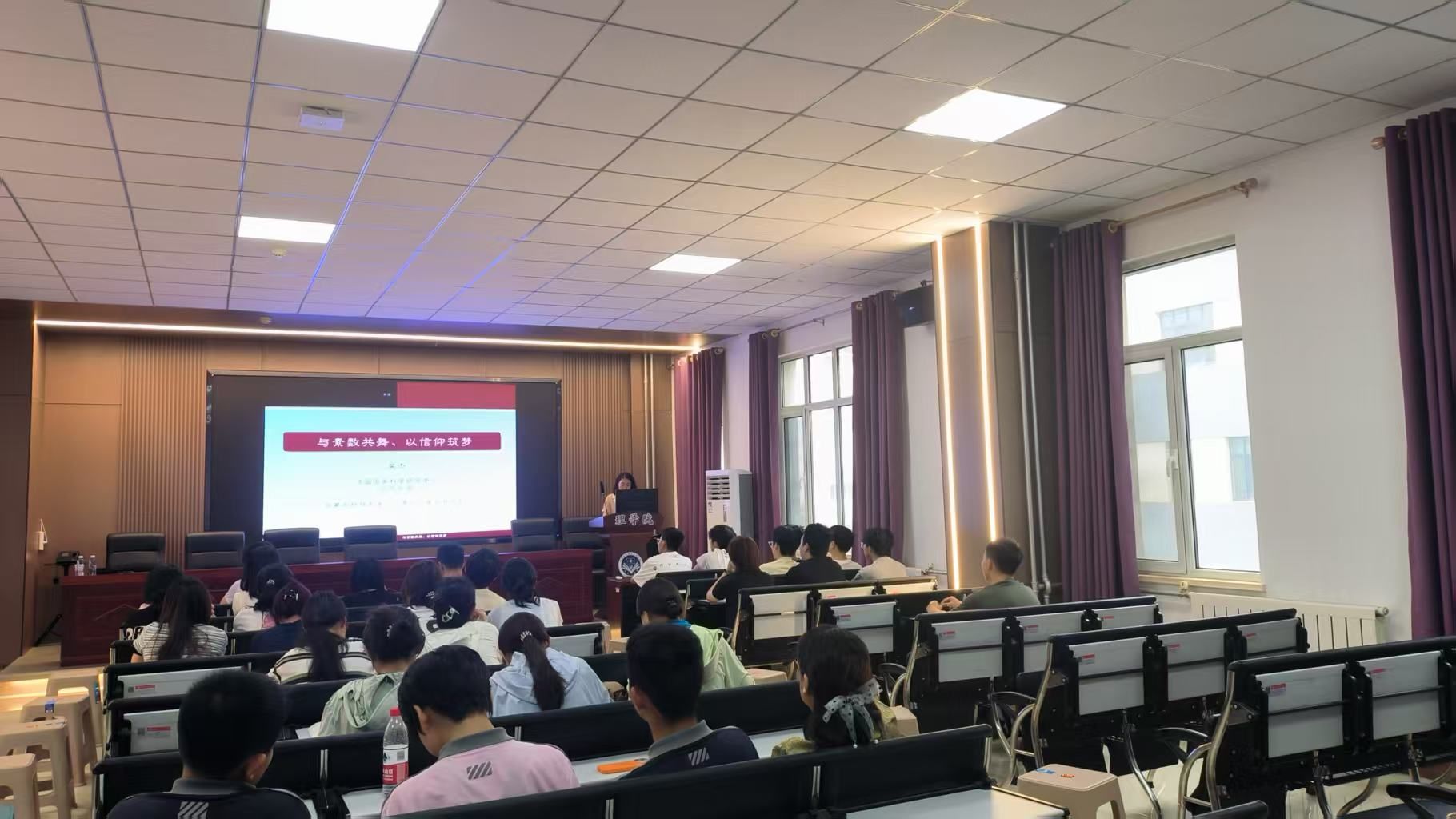 我院邀请法国国家科研中心吴杰特级研究员作专题讲座